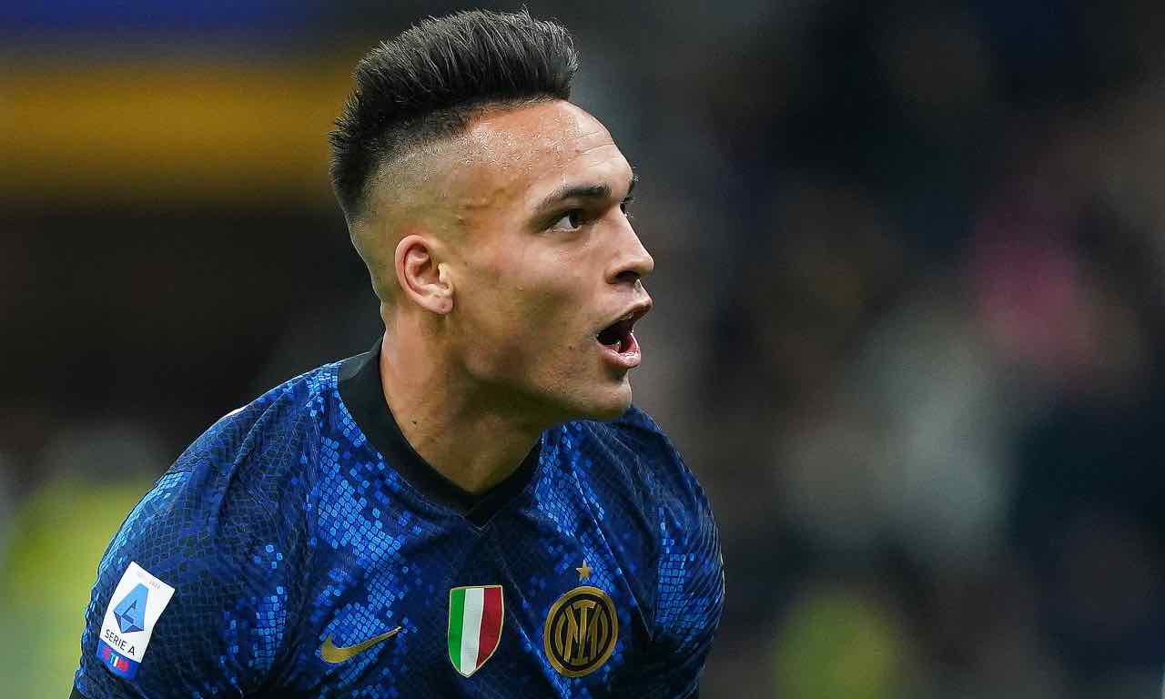 Lautaro Martinez in campo con l'Inter