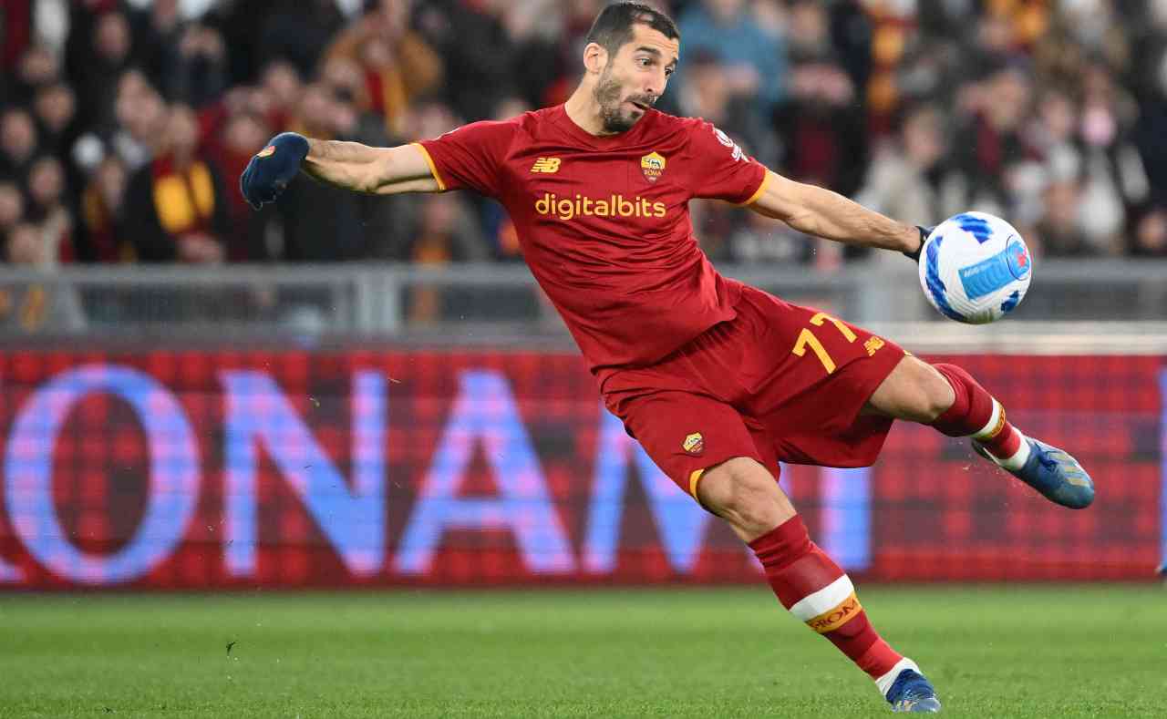 Mkhitaryan tenta il tiro