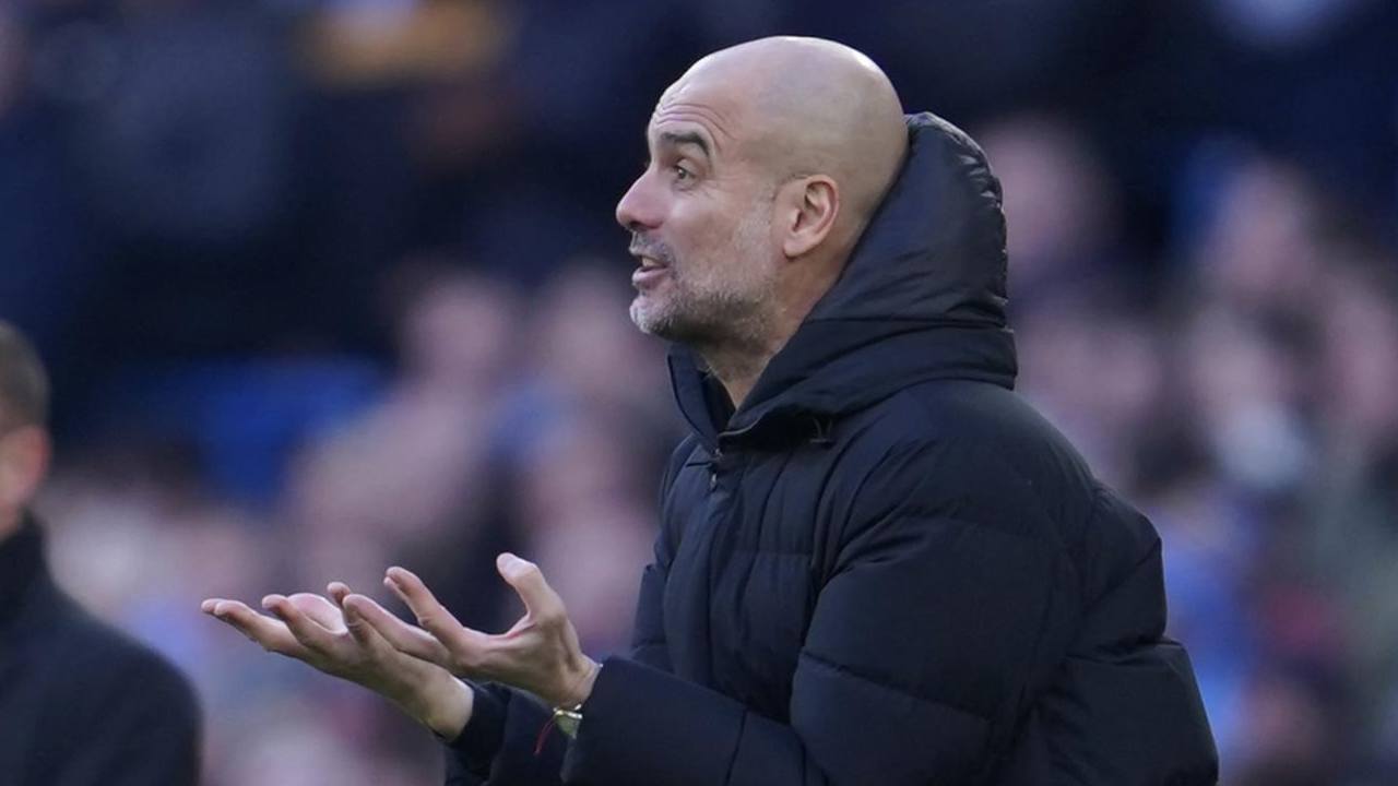 Guardiola guarda disperato il campo Manchester City