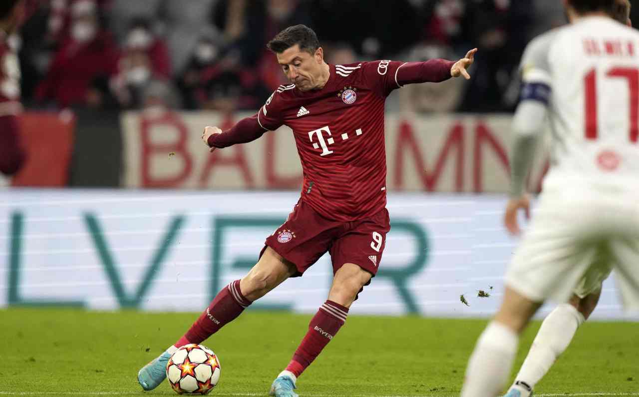 Lewandowski tenta il tiro 