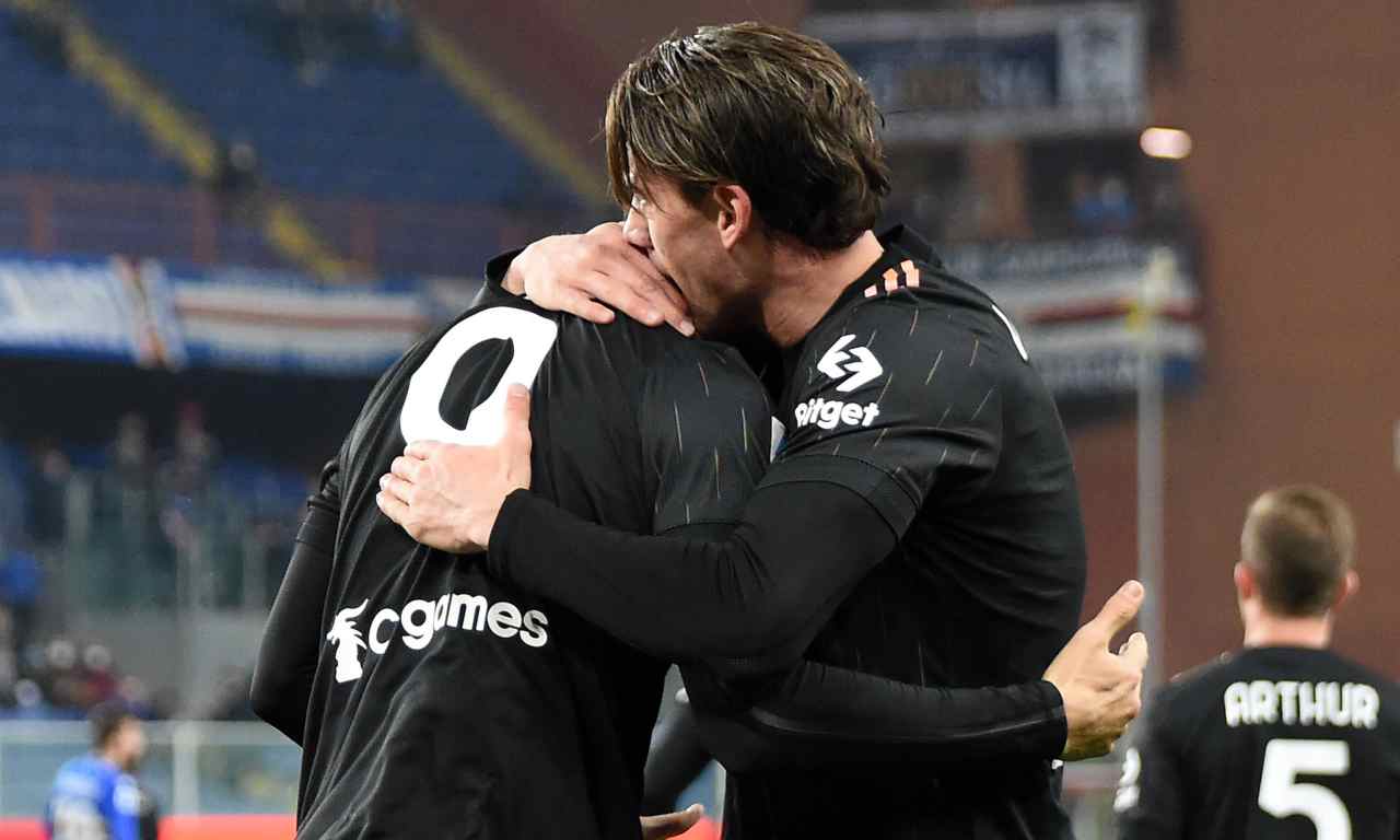 Vlahovic abbraccia Morata