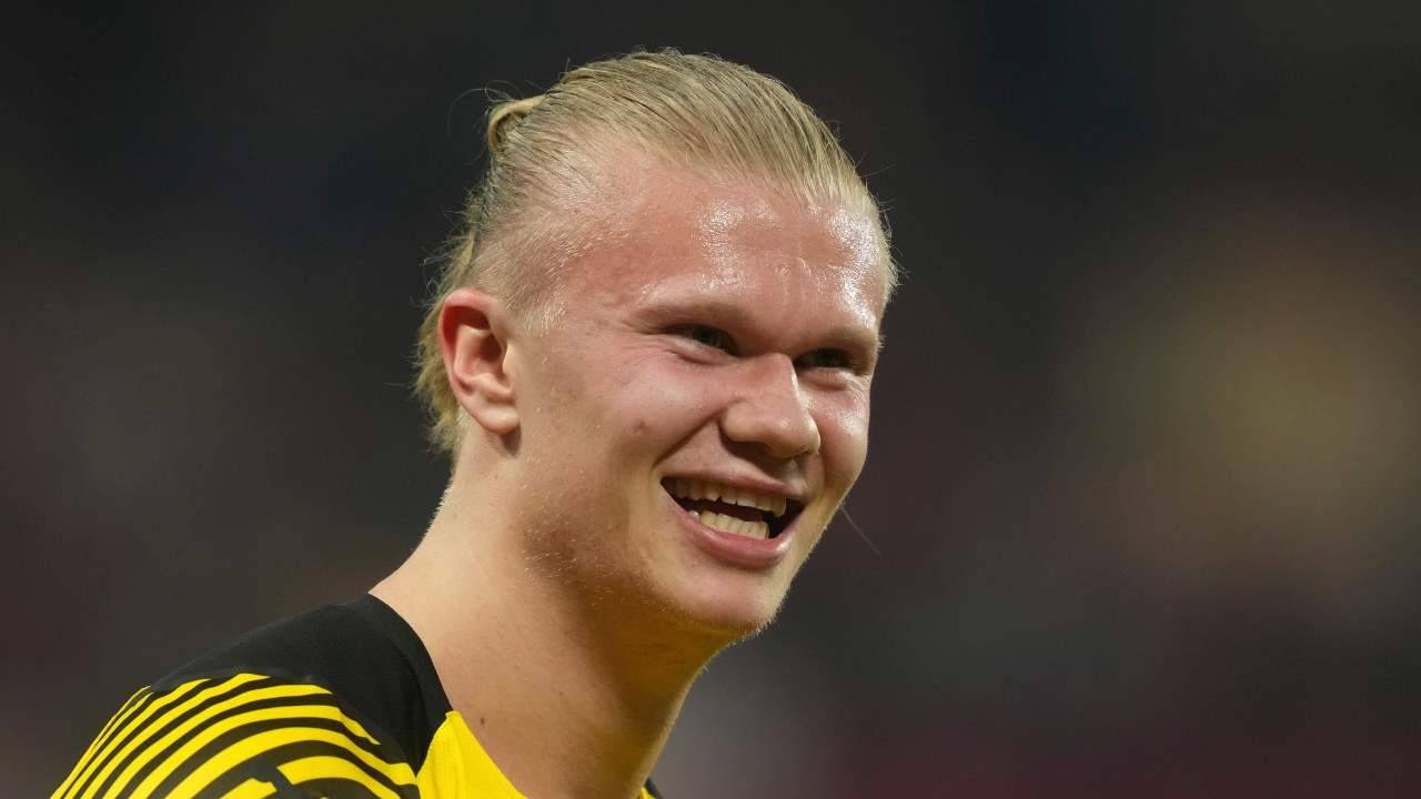 Haaland sorride Borussia Dortmund