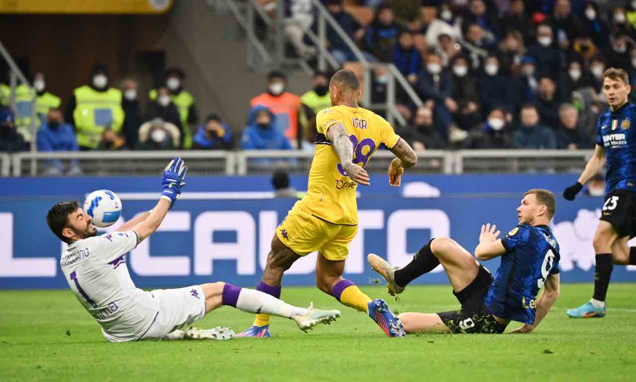 Igor cerca il gol in Inter-Fiorentina