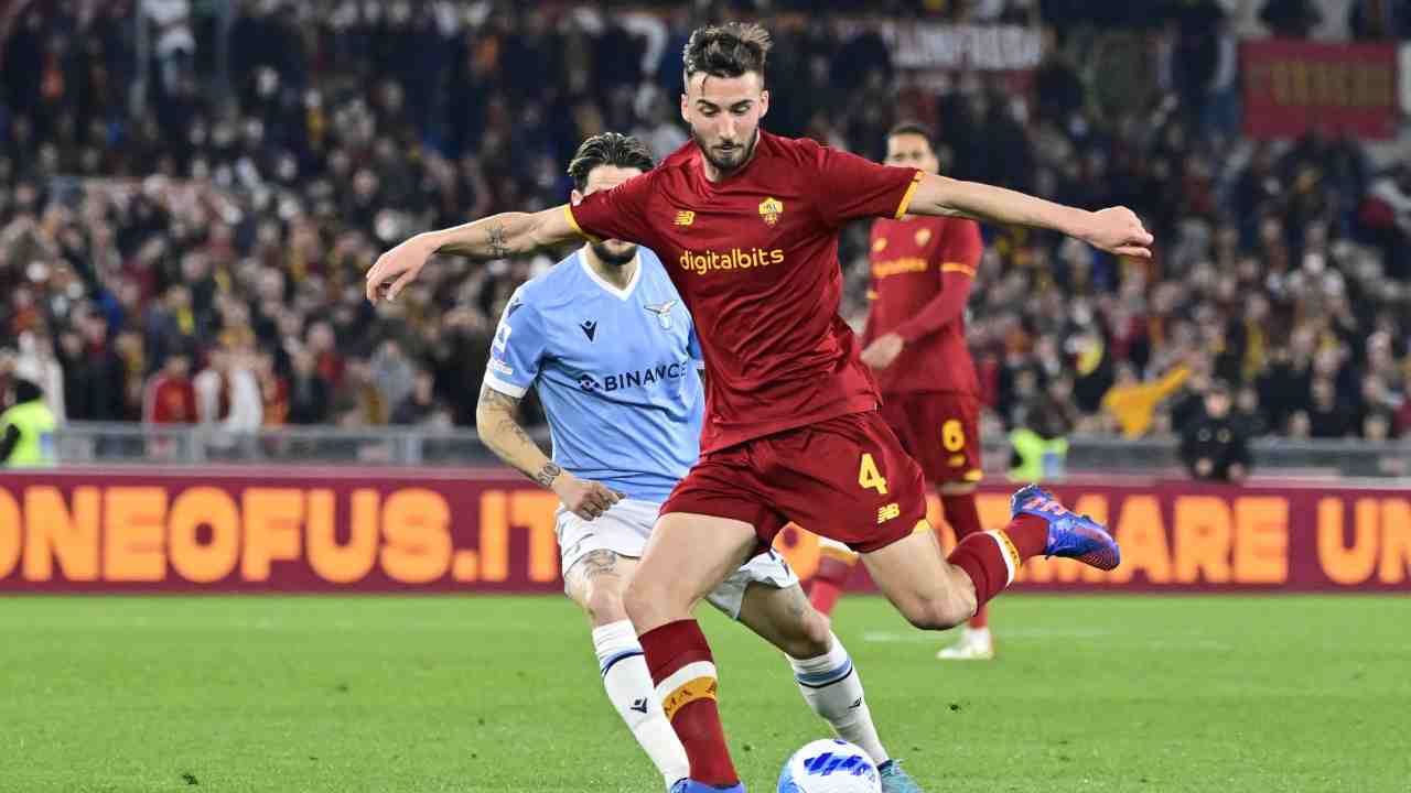 Cristante calcia il pallone Roma