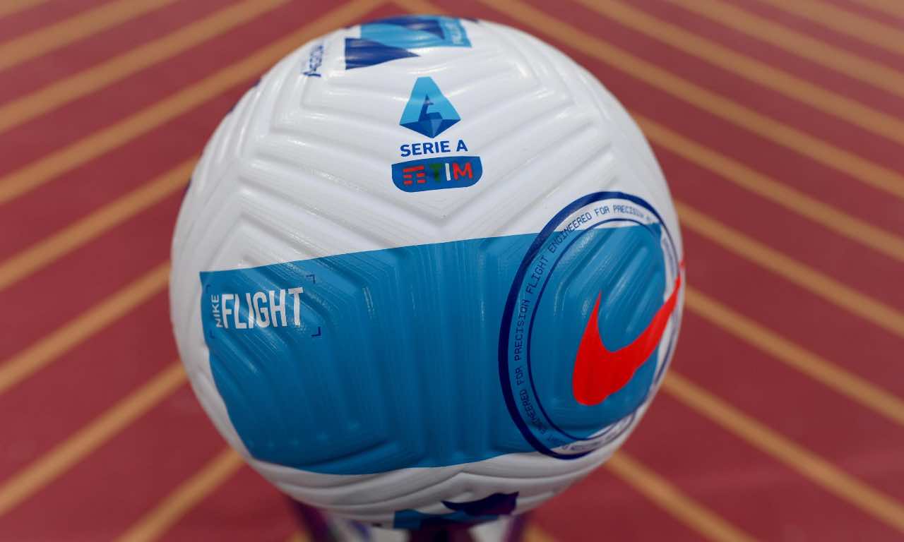 Pallone Serie A in campo