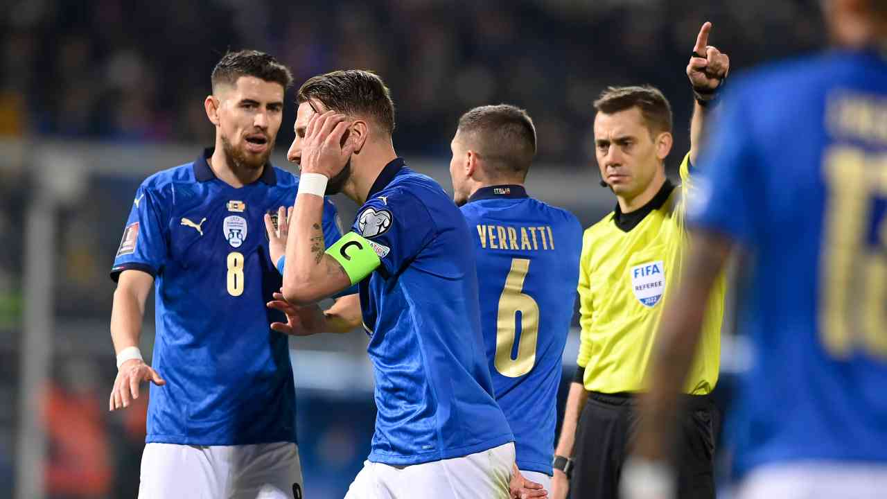 Immobile con le mani sulla testa Italia