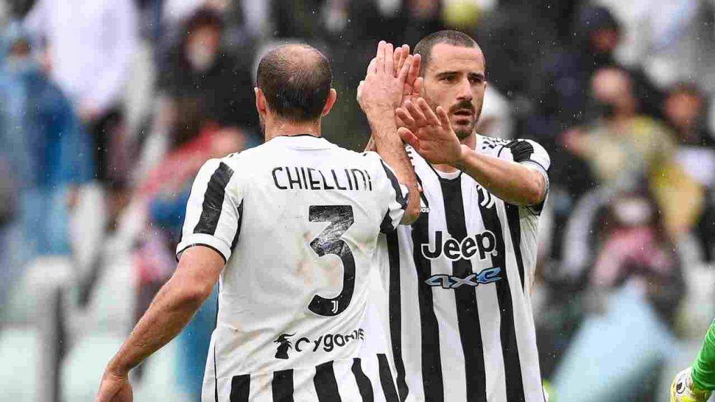 Bonucci e Chiellini con la maglia della Juve