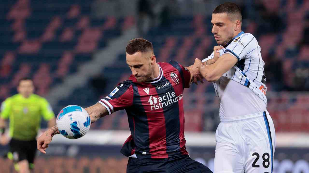 Demiral contiene con decisione Arnautovic 