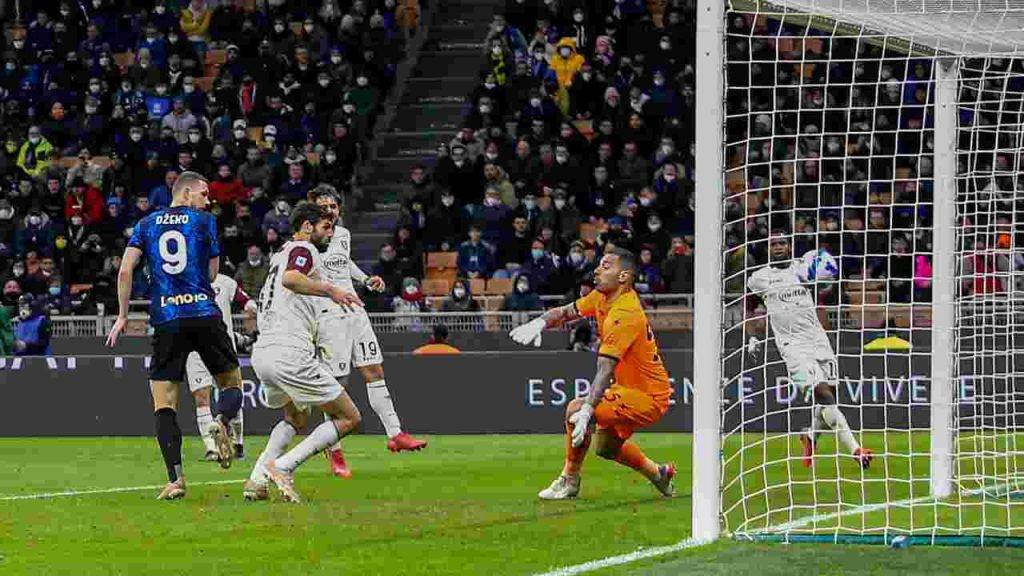 Il gol di Dzeko in Inter-Salernitana