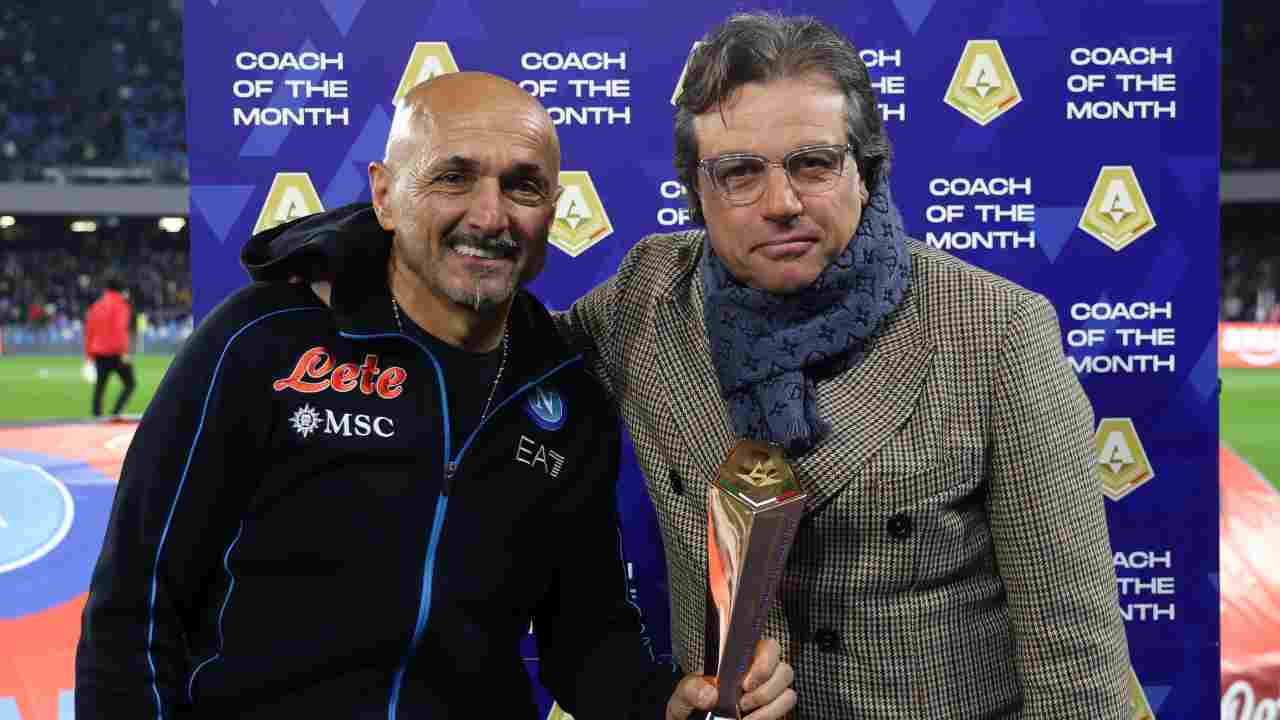 Giuntoli posa insieme a Spalletti dopo la conquista del premio 'allenatore del mese' di febbraio conquistato da quest'ultimo