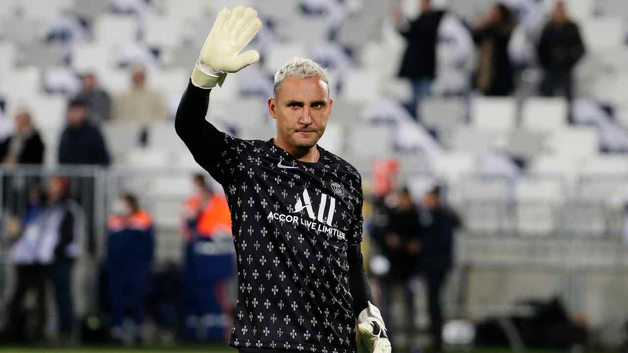 Keylor Navas saluta