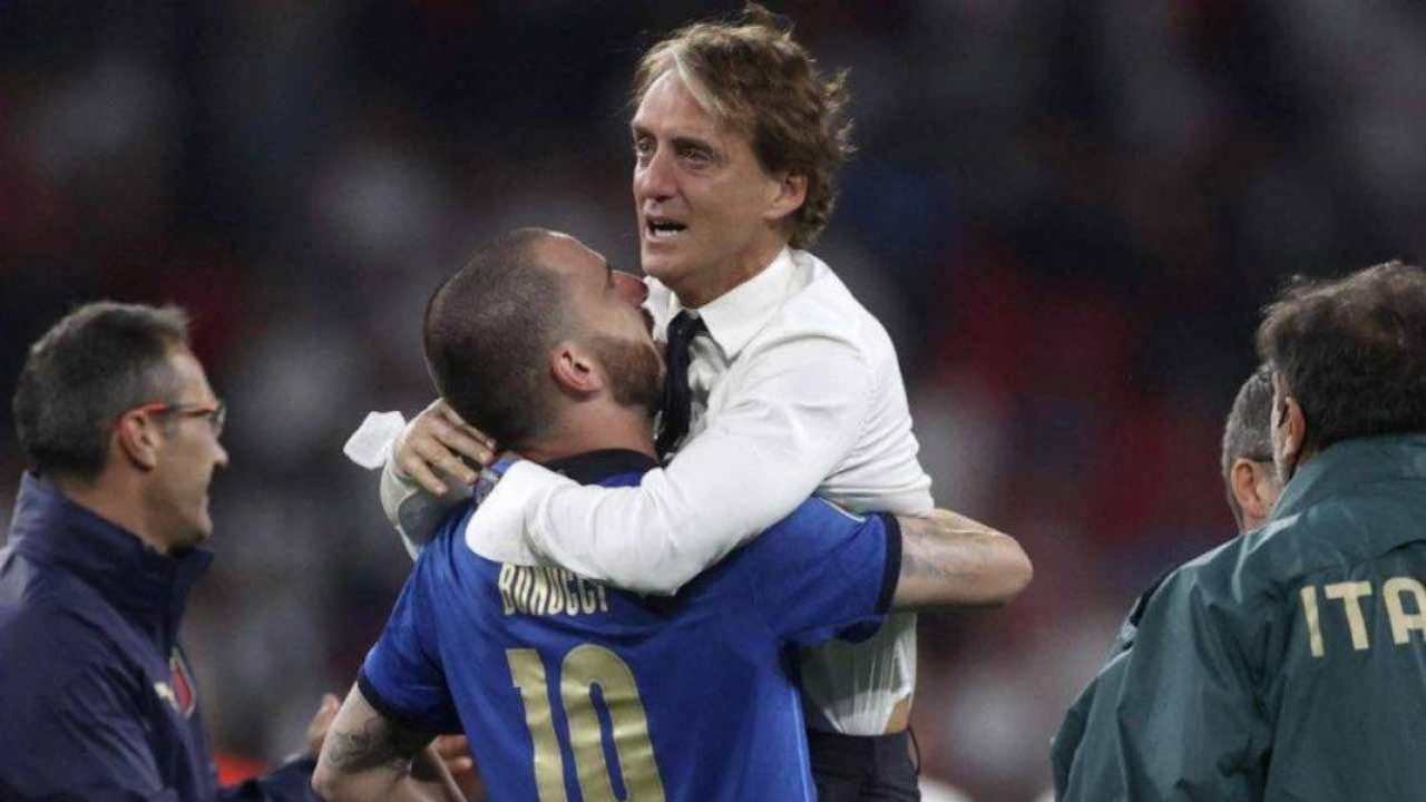 Mancini e Bonucci si abbracciano