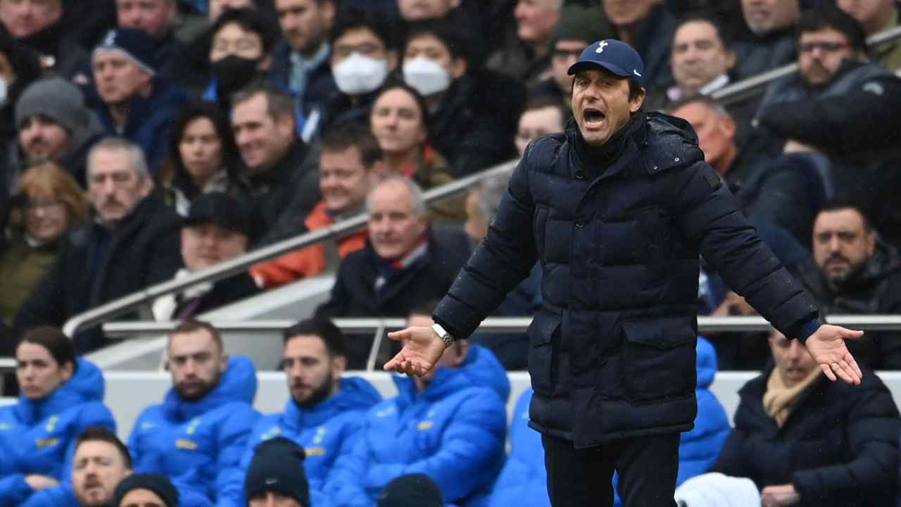 Conte urla da bordocampo Tottenham