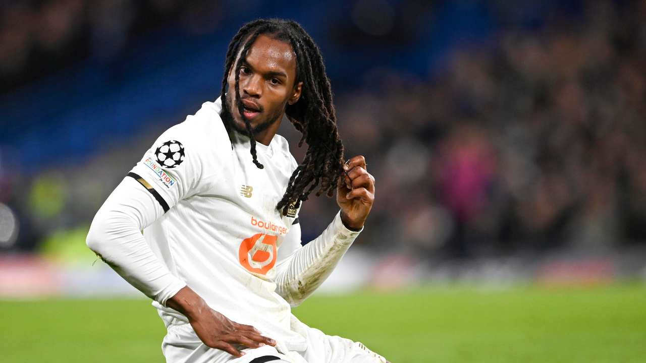 Renato Sanches tocca i capelli 