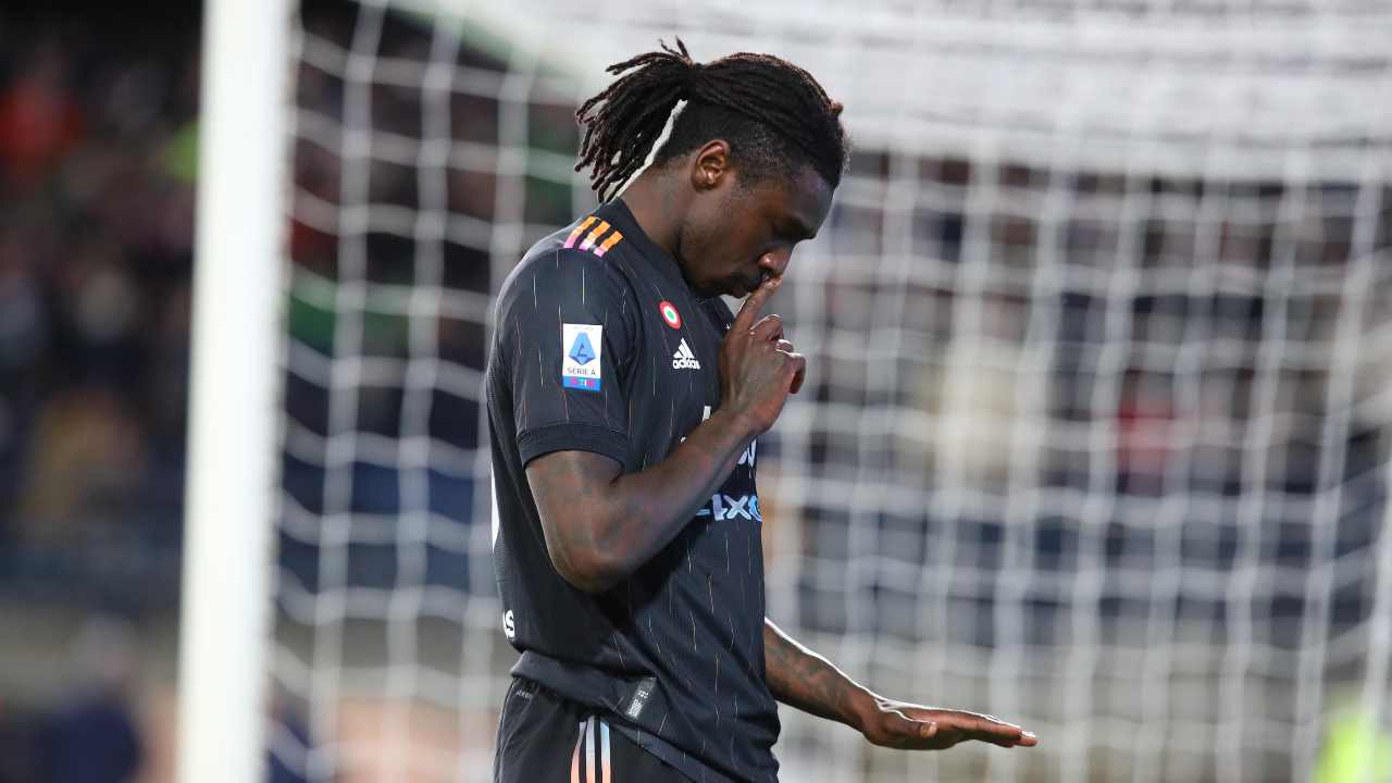 Kean fa il gesto del silenzio con il dito Juventus
