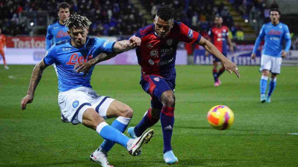 Cagliari in azione contro il Napoli