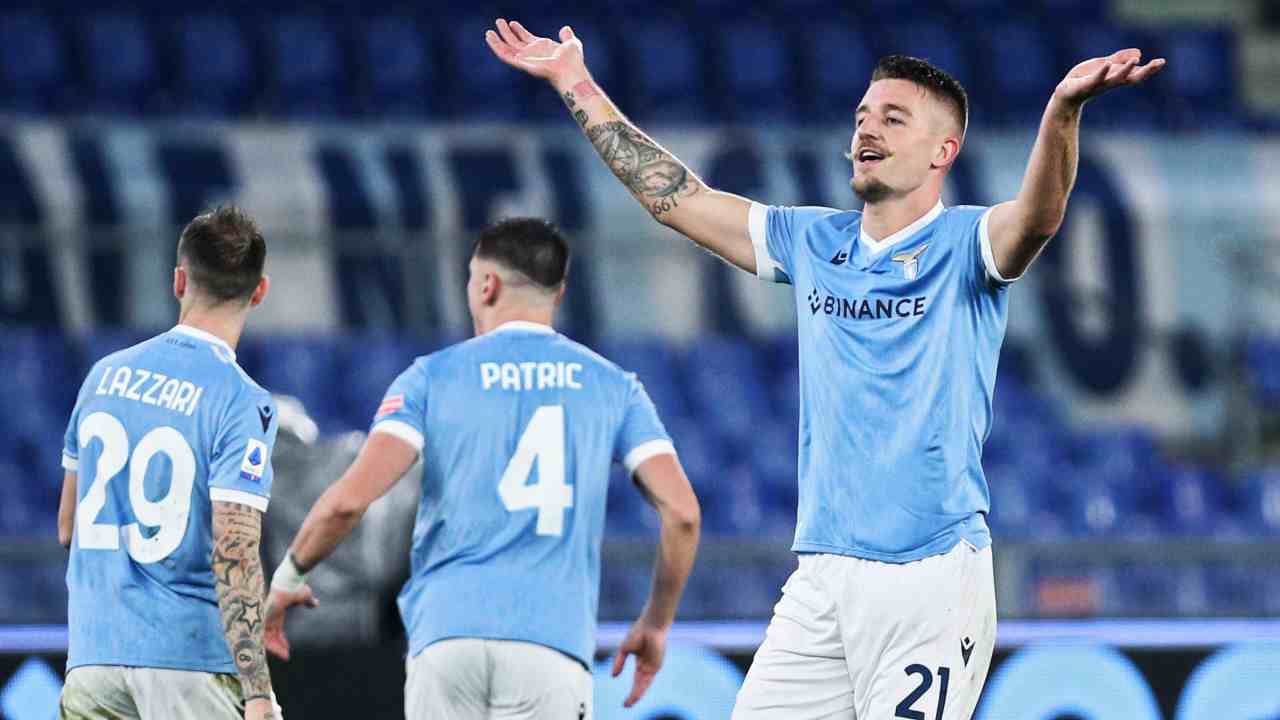 Milinkovic-Savic allarga le braccia