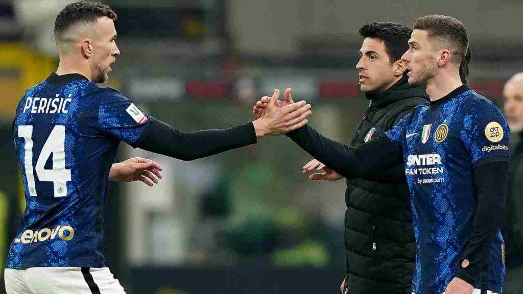 Ivan Perisic e Robin Gosens con la maglia dell'Inter