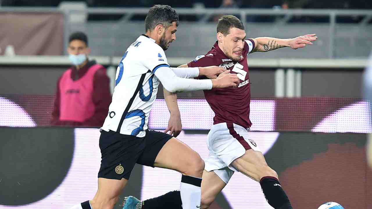 Un duello tra Ranocchia e Belotti 