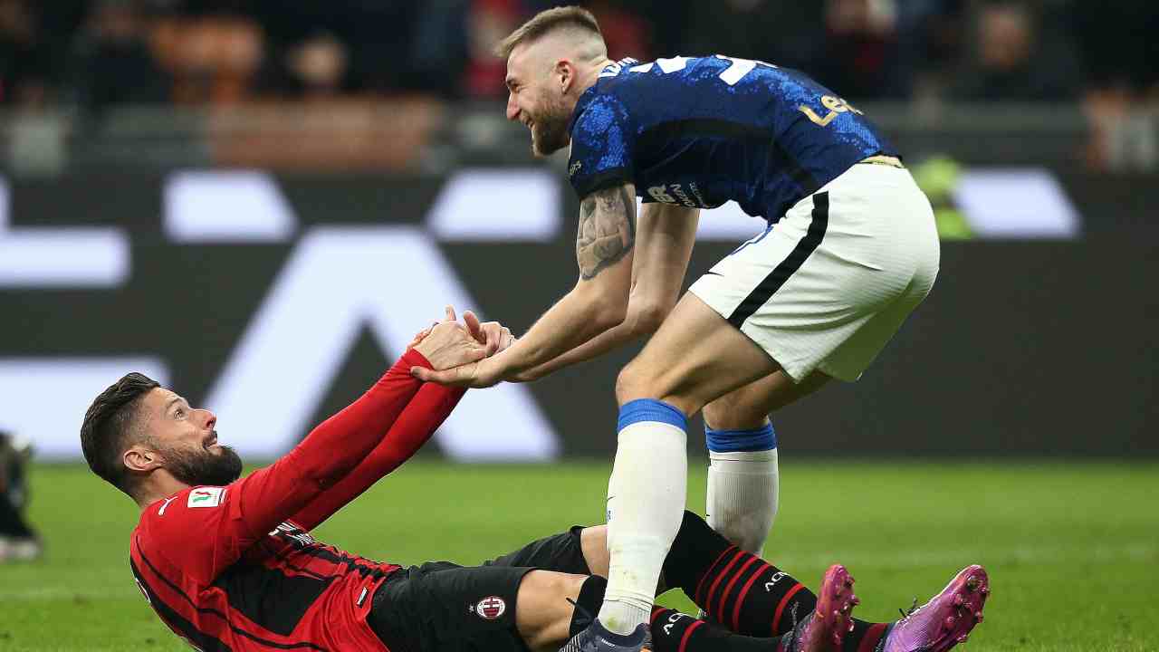 Skriniar aiuta Giroud a rialzarsi