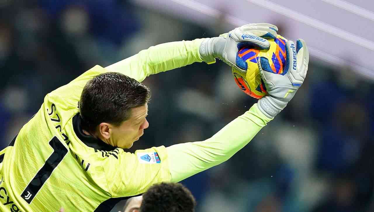 Szczesny blocca il pallone