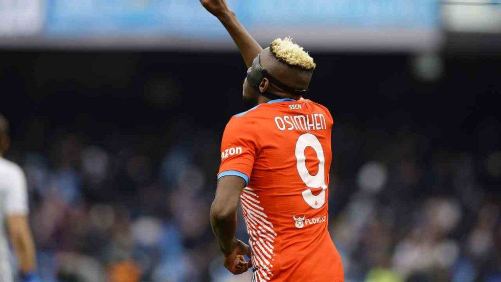 Victor Osimhen esulta dopo un gol in Napoli-Udinese