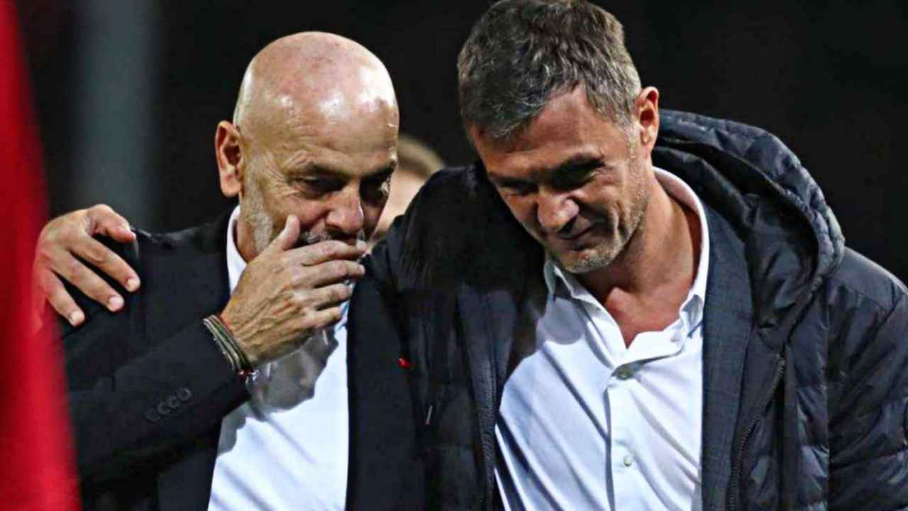 Maldini e Pioli parlano sorridendo Milan