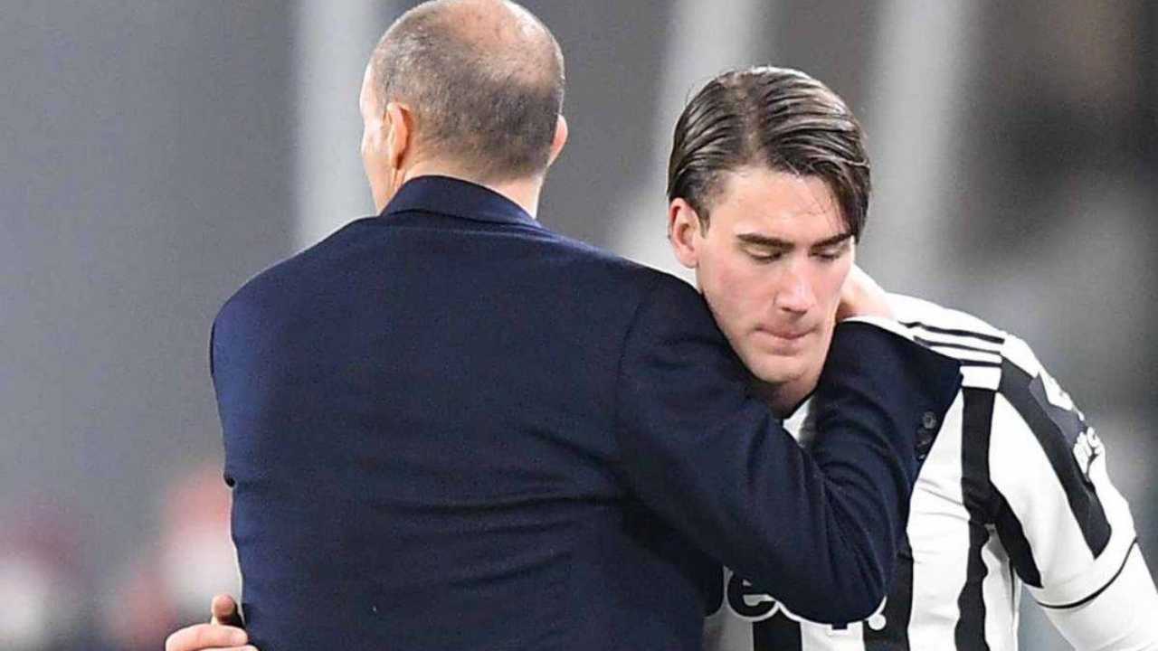Vlahovic abbraccia Allegri Juventus