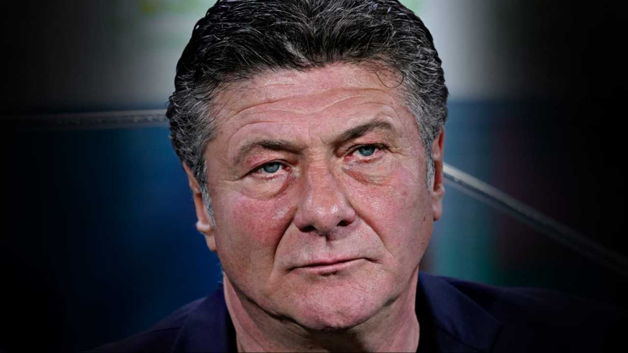 Mazzarri osserva concentrato Cagliari