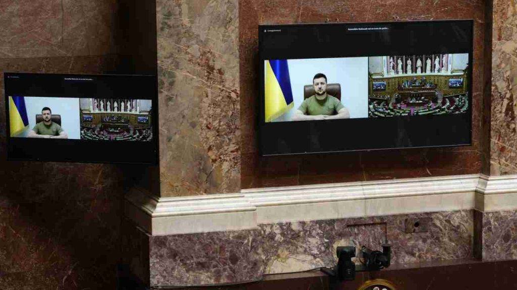 Il presidente ucraino che ha scelto Abramovich come mediatore