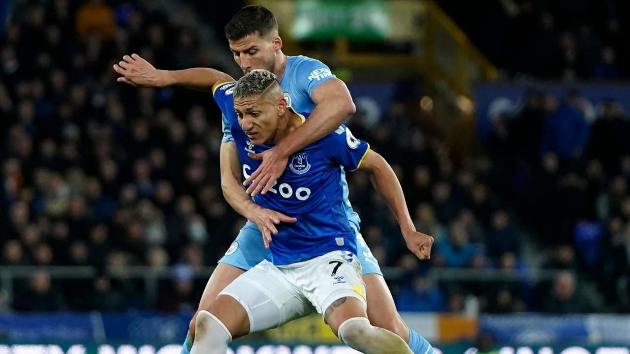 Ruben Dias contro l'Everton