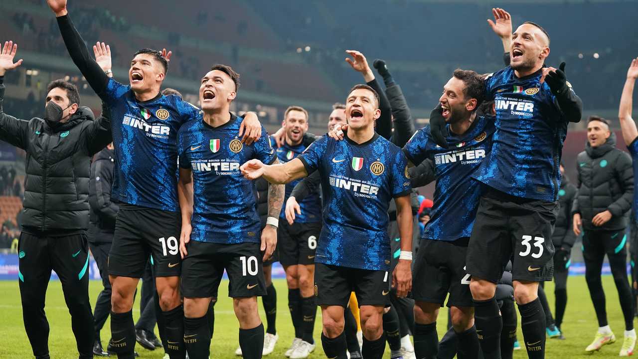 L'Inter festeggia dopo la vittoria