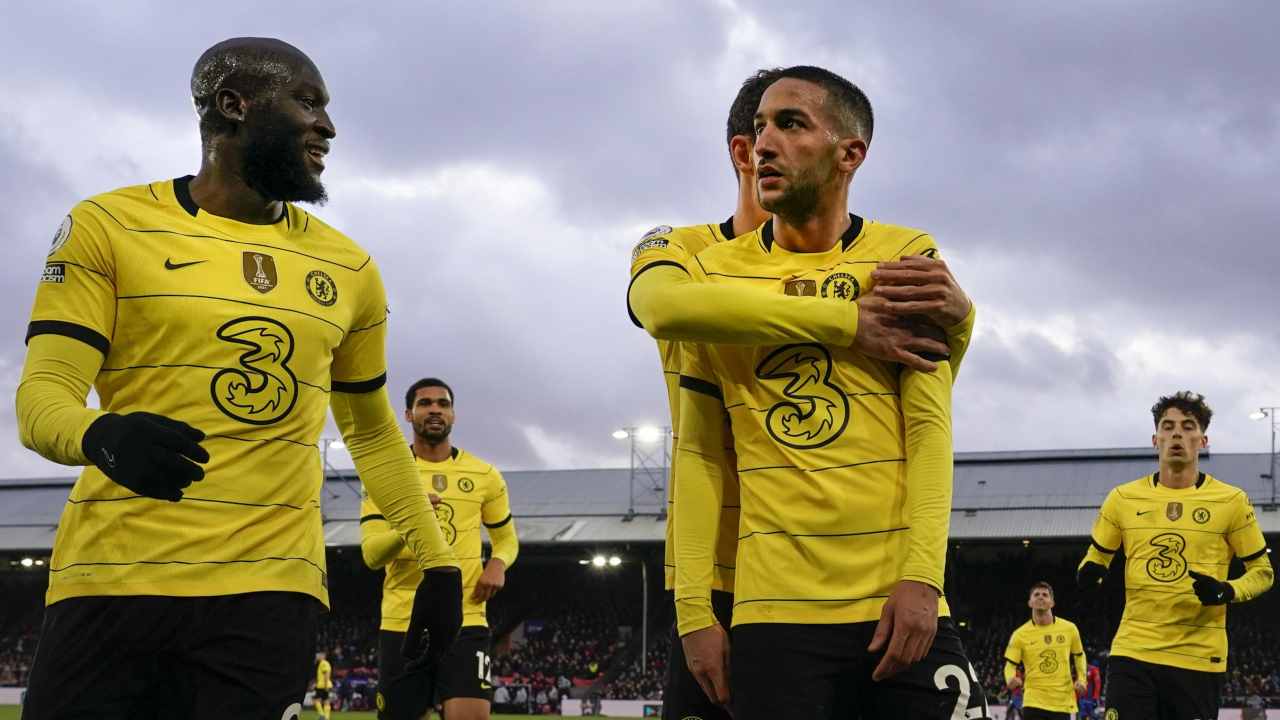 Lukaku e Ziyech esultano dopo il gol al Crystal Palace