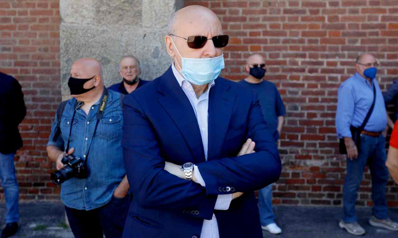 Inter, l'ad Marotta con occhiali e mascherina