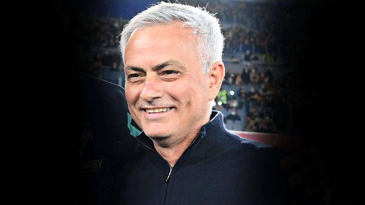 Mourinho sorride