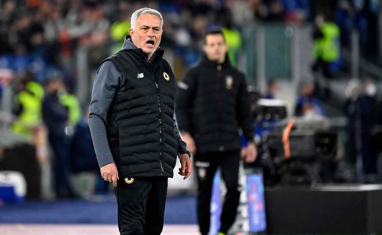 Roma, Mourinho a bordo campo