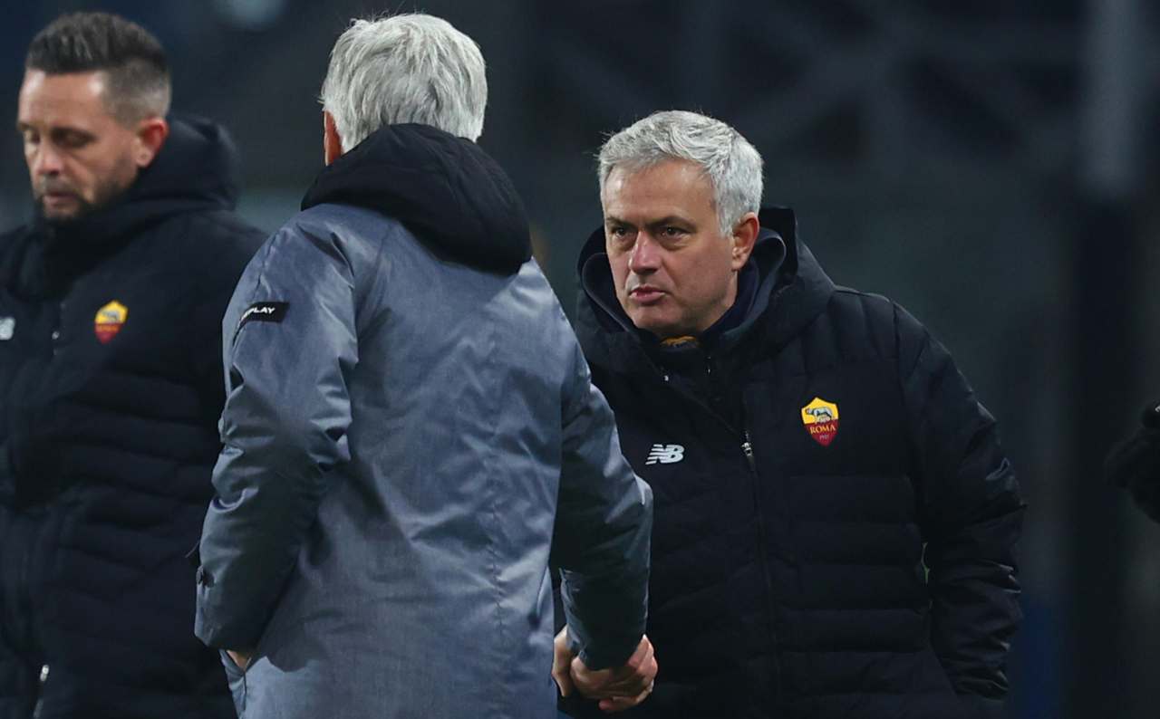 Roma-Atalanta, Mourinho e Gasperini si stringono la mano