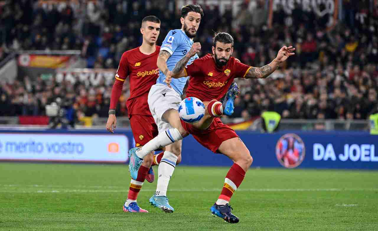 Oliveira in azione durante il derby