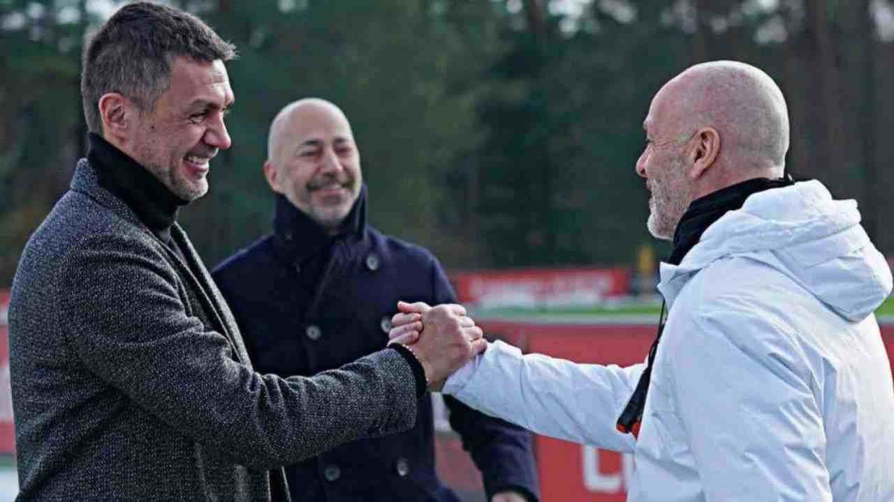 Pioli si saluta con Maldini 