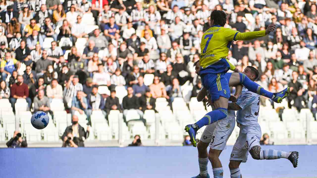 Colpo di testa che ha portato al gol di Vlahovic