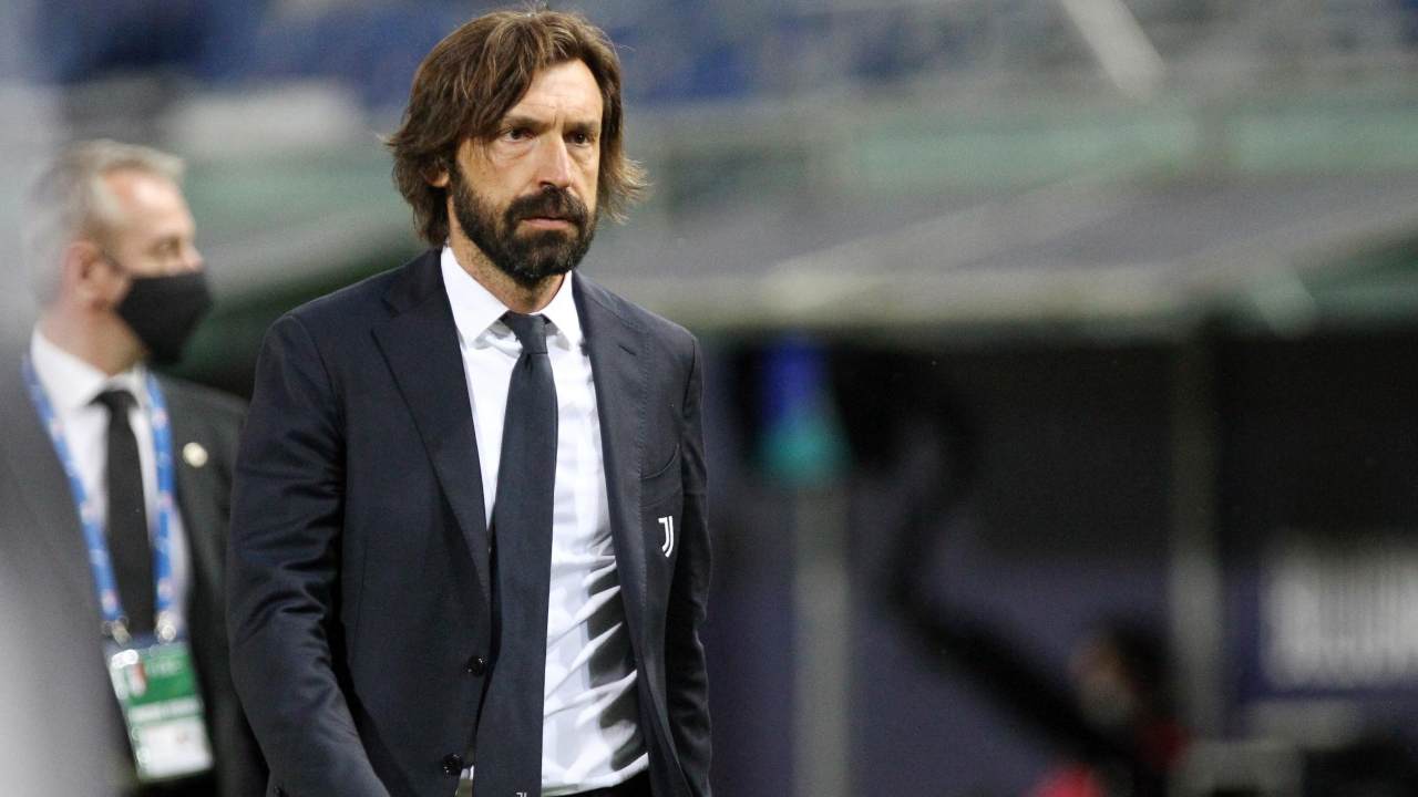 Andrea Pirlo pensieroso