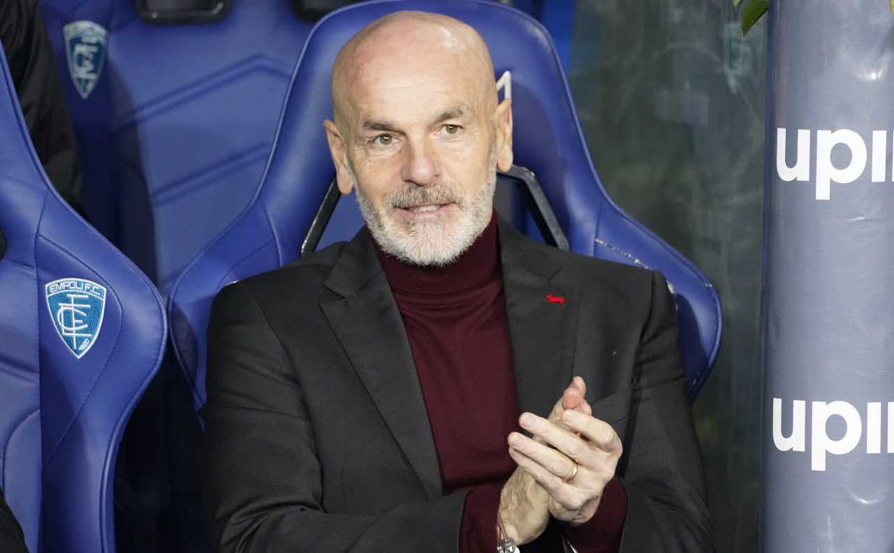 Pioli applaude dalla panchina 