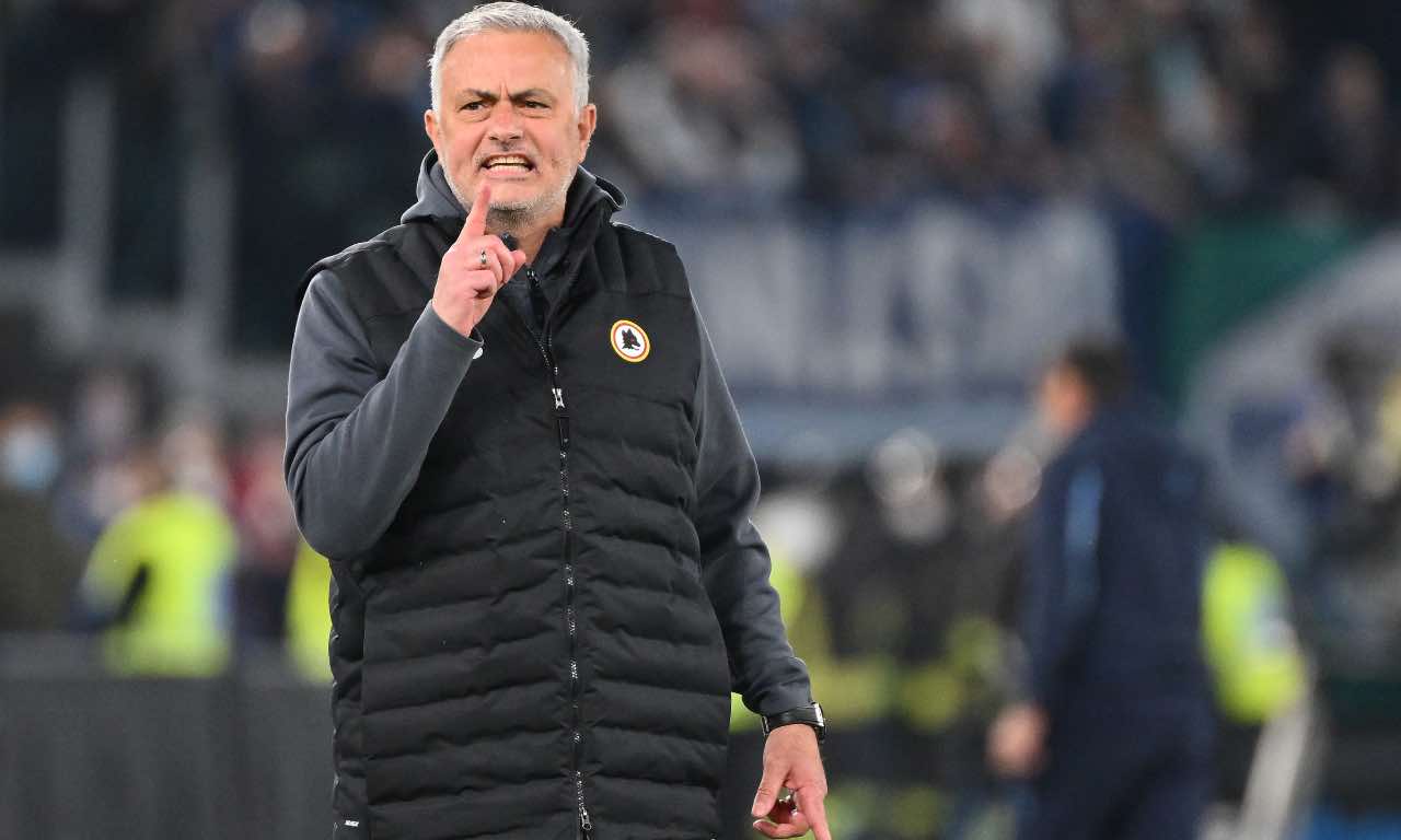 Mourinho arrabbiato in Roma-Lazio