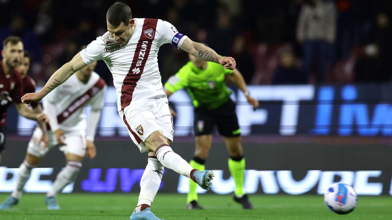 Andrea Belotti tira il rigore