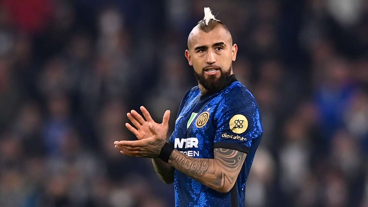 Vidal applaude in campo Inter