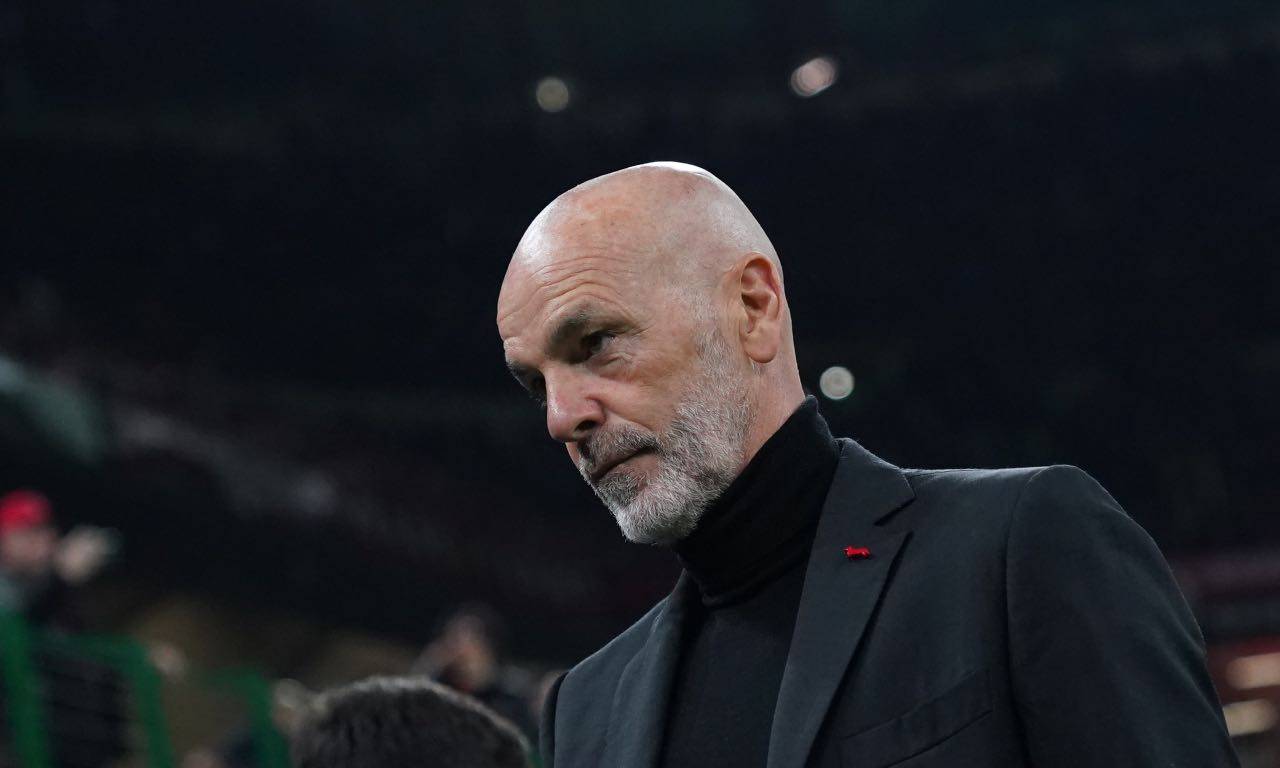 Stefano Pioli pensieroso 