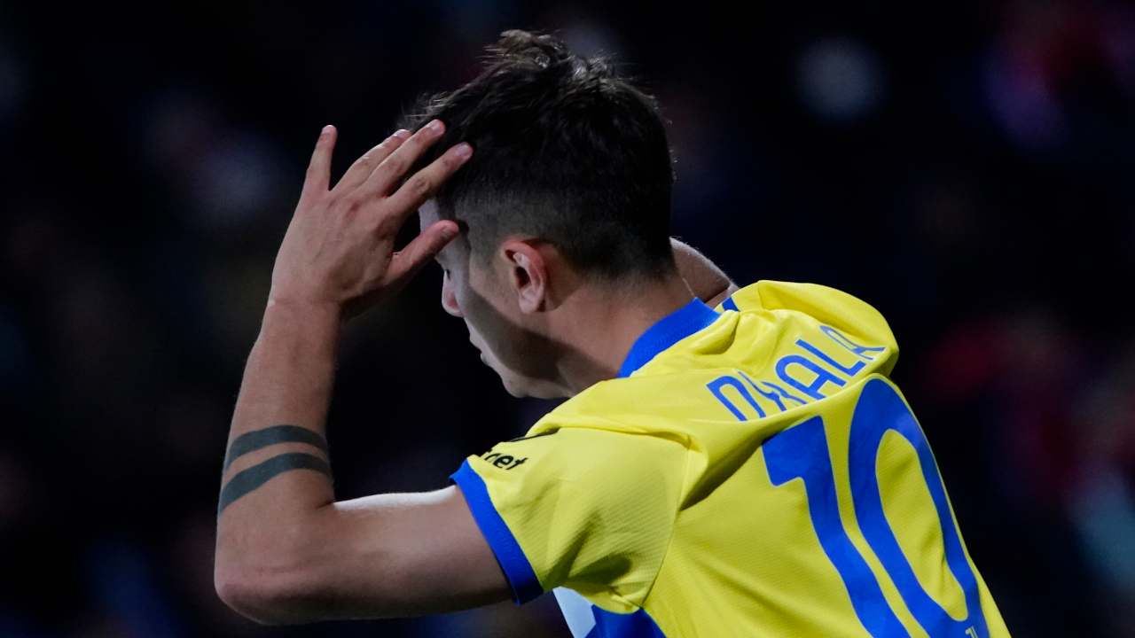 Dybala porta le mani in testa Juventus