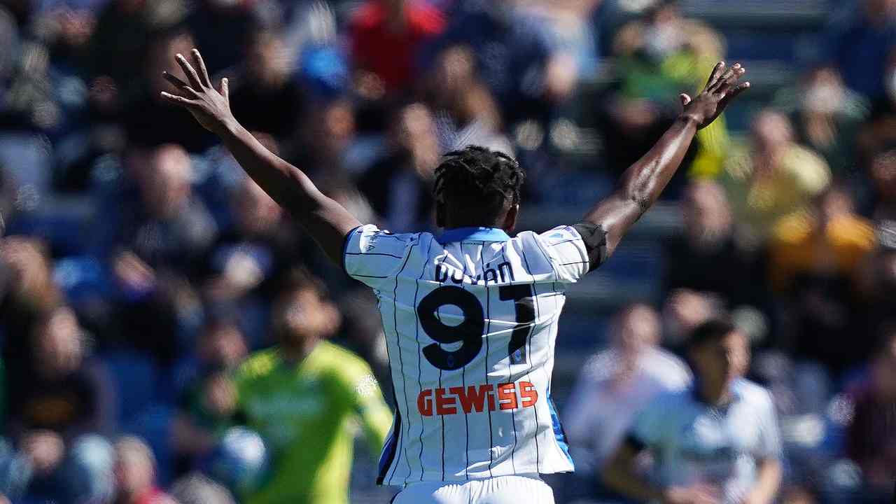 Zapata esulta dopo il gol Atalanta