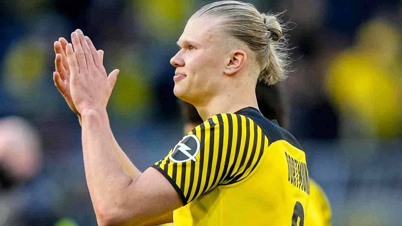 Haaland applaude sorridente Borussia 