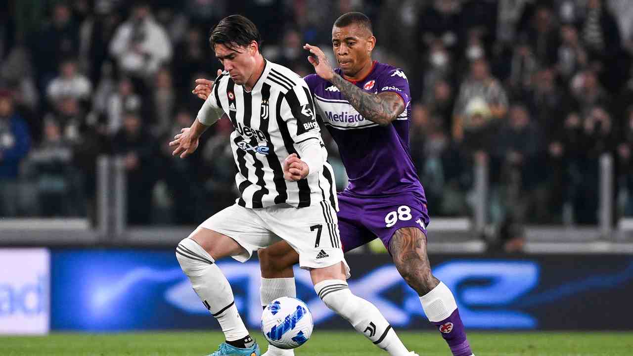 Vlahovic corre verso il pallone Juventus